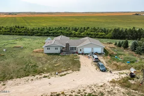 3961 115th Ave SW, Dickinson, ND 58601