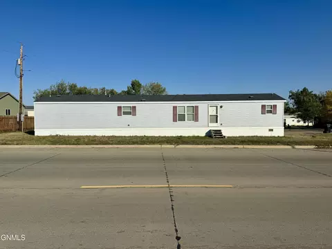 1544 48th St W, Williston, ND 58801 photo 1