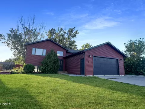 510 16th St SW, Minot, ND 58701