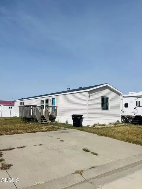 261 Robin St, Lincoln, ND 58504