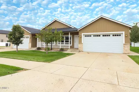 705 40th St E, Williston, ND 58801 photo 3