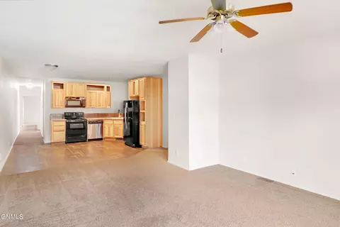 705 40th St E, Williston, ND 58801 photo 9