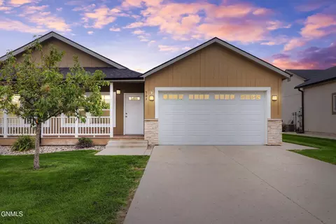 705 40th St E, Williston, ND 58801