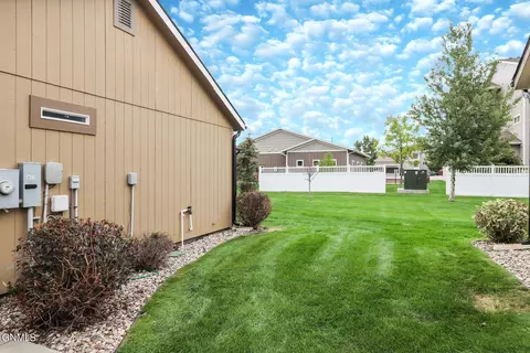 705 40th St E, Williston, ND 58801 photo 4