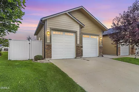706 40th St E, Williston, ND 58801
