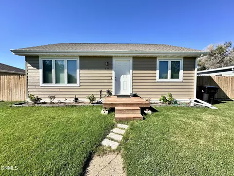 621 9th Ave W, Williston, ND 58801