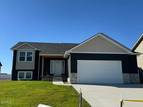 3013 27th Ave W, Williston, ND 58801