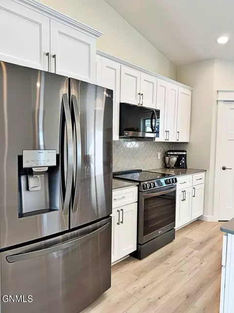 3021 27th Ave W, Williston, ND 58801 photo 8