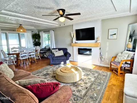1117 4th Ave W, Williston, ND 58801 photo 7