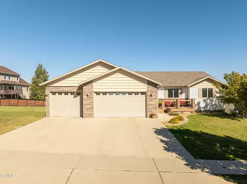 206 Slate Dr, Bismarck, ND 58503