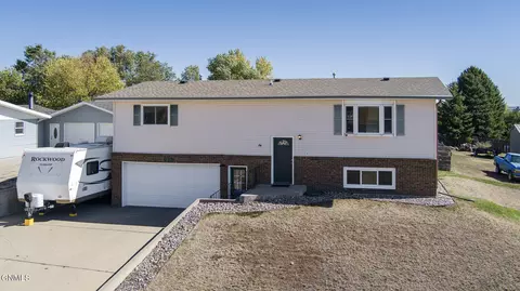 212 Renee Dr, Beulah, ND 58523