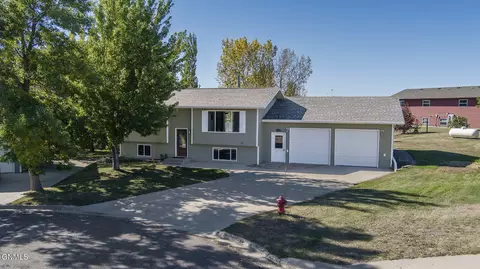 113 15th Circle Dr, Beulah, ND 58523