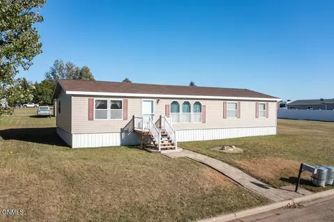 305 9th St S, New Salem, ND 58563