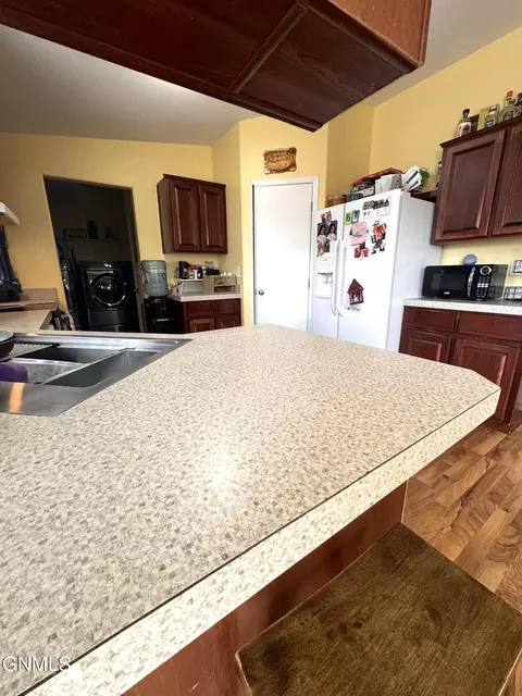 Kitchen - 5604 Stoneview Ave, Williston, ND 58801 photo 2 of 4