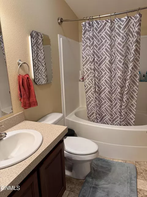 Bath - 5604 Stoneview Ave, Williston, ND 58801 photo 3 of 3