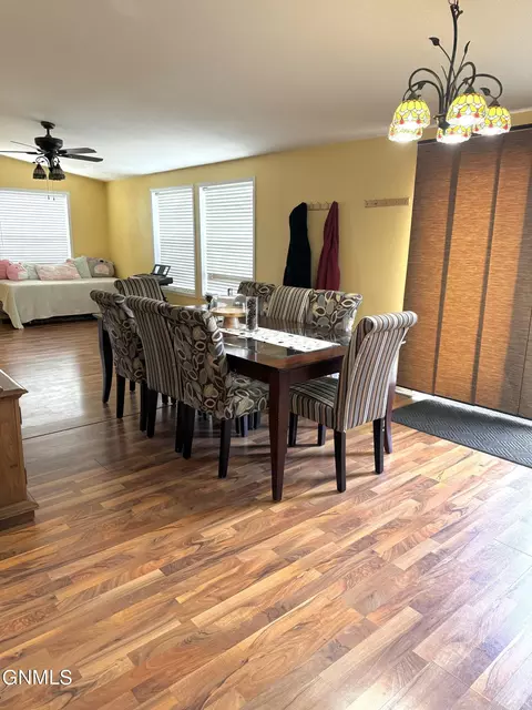 Dining - 5604 Stoneview Ave, Williston, ND 58801 photo 2 of 4