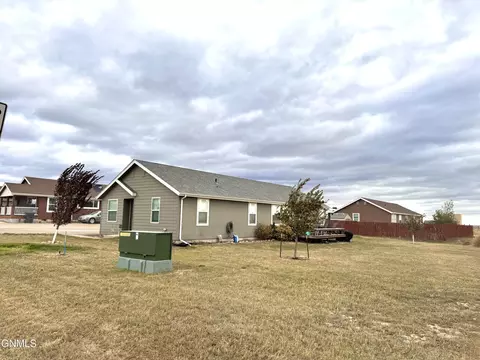Exterior - 5604 Stoneview Ave, Williston, ND 58801 photo 2 of 3