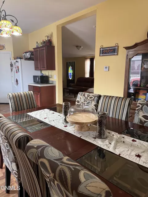 Dining - 5604 Stoneview Ave, Williston, ND 58801 photo 4 of 4