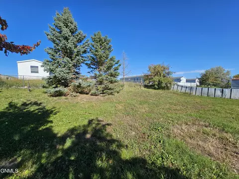 1818 32nd St W, Williston, ND 58801 photo 5