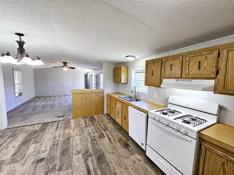 1818 32nd St W, Williston, ND 58801 photo 14