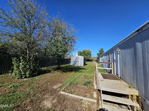 1818 32nd St W, Williston, ND 58801 photo 4