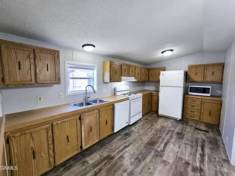 1818 32nd St W, Williston, ND 58801 photo 12