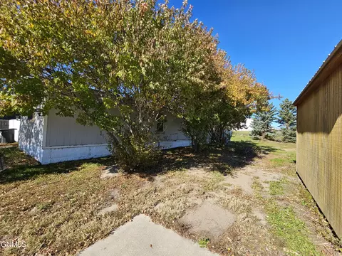 1818 32nd St W, Williston, ND 58801 photo 7