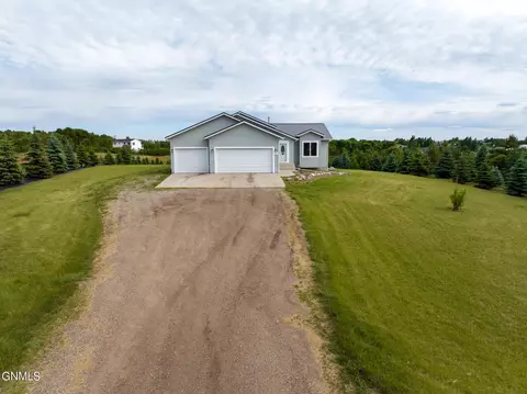 303 90th Ave NE, Bismarck, ND 58503