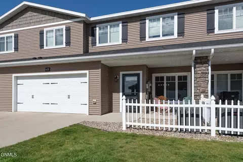 4435 Cumberland Loop, Bismarck, ND 58503