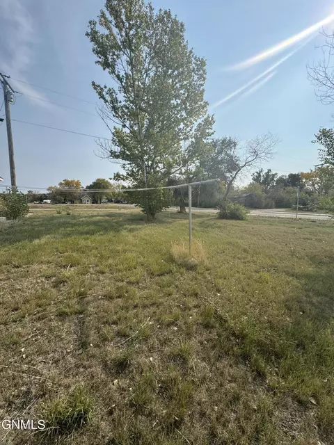 101 3rd Ave W, Westby, MT 59275 photo 4
