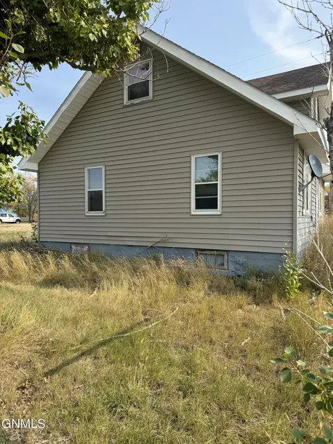 101 3rd Ave W, Westby, MT 59275 photo 5