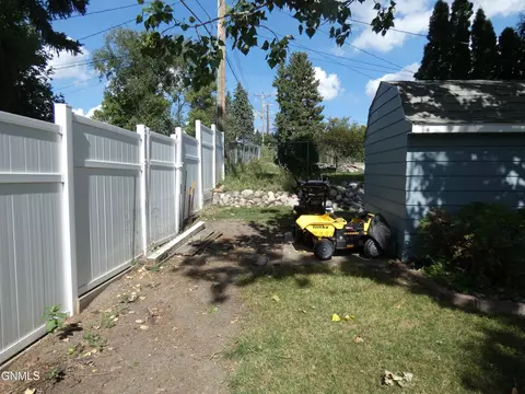 616 29th St, Bismarck, ND 58501 photo 41
