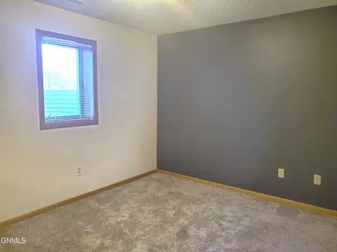 616 29th St, Bismarck, ND 58501 photo 21