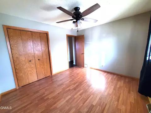 616 29th St, Bismarck, ND 58501 photo 14