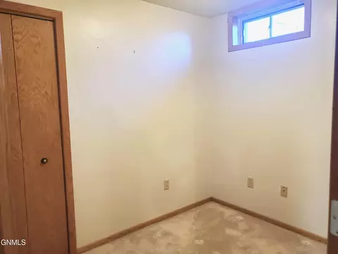 616 29th St, Bismarck, ND 58501 photo 22
