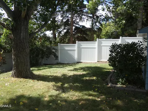 616 29th St, Bismarck, ND 58501 photo 37