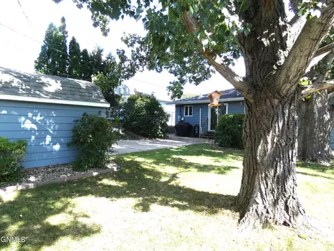 616 29th St, Bismarck, ND 58501 photo 40