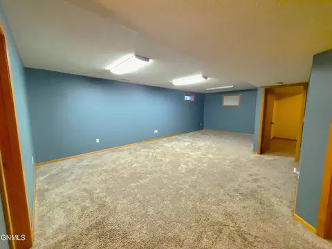 616 29th St, Bismarck, ND 58501 photo 16