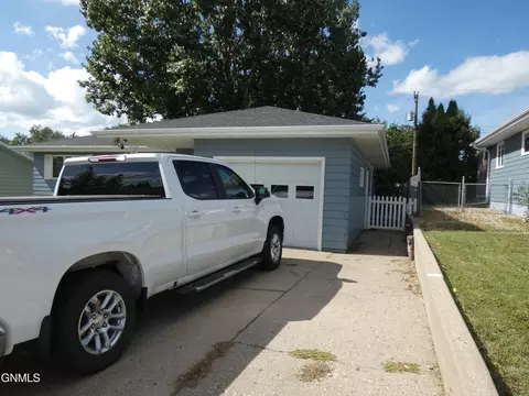 616 29th St, Bismarck, ND 58501 photo 48