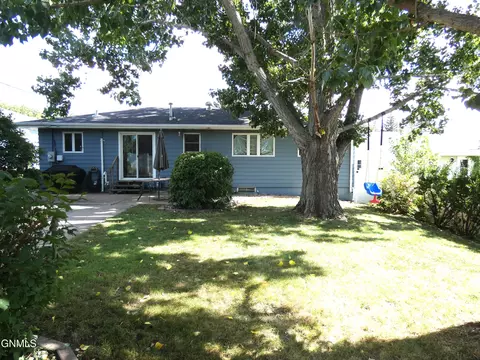 616 29th St, Bismarck, ND 58501 photo 39
