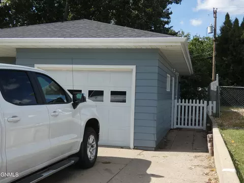 616 29th St, Bismarck, ND 58501 photo 31