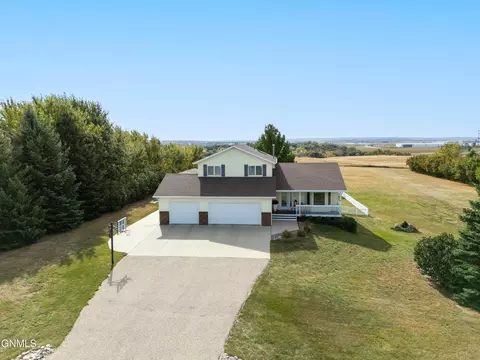 5365 Ridgewood Dr, Bismarck, ND 58501