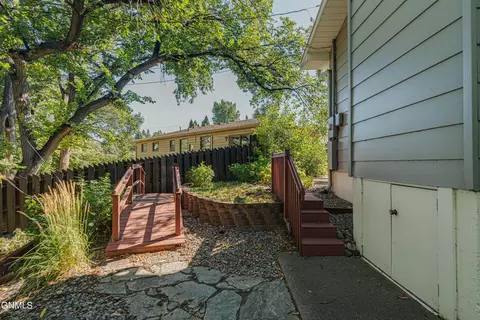 Exterior - 925 Arthur Dr, Bismarck, ND 58501 photo 5 of 21