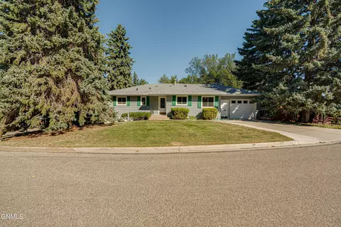 Exterior - 925 Arthur Dr, Bismarck, ND 58501 photo 7 of 21