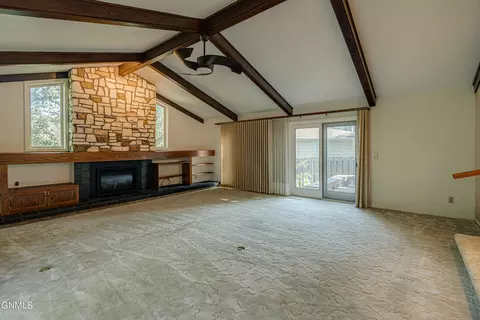 Living - 925 Arthur Dr, Bismarck, ND 58501 photo 5 of 8