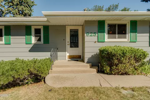 Exterior - 925 Arthur Dr, Bismarck, ND 58501 photo 6 of 21