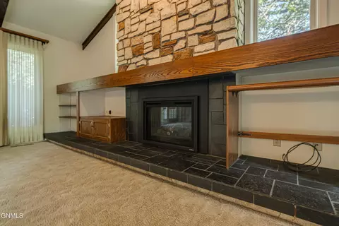 Living - 925 Arthur Dr, Bismarck, ND 58501 photo 8 of 8