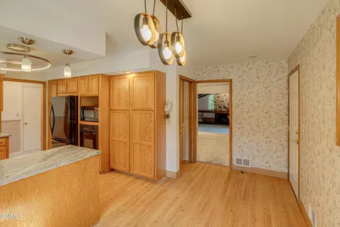 Kitchen - 925 Arthur Dr, Bismarck, ND 58501 photo 3 of 10