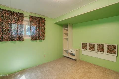 Bedroom - 925 Arthur Dr, Bismarck, ND 58501 photo 9 of 10