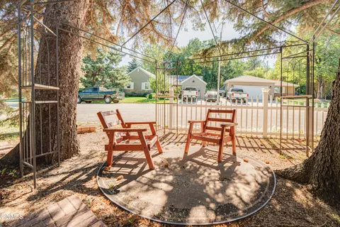 Exterior - 925 Arthur Dr, Bismarck, ND 58501 photo 12 of 21